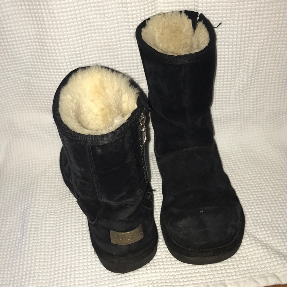 Black zip up Ugg boots!